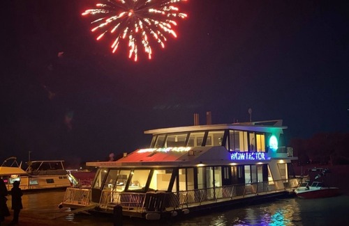 White Sands Boat Rental | Magical Murray River retreat with Wow Houseboats- luxury, style, & dog-friendly!