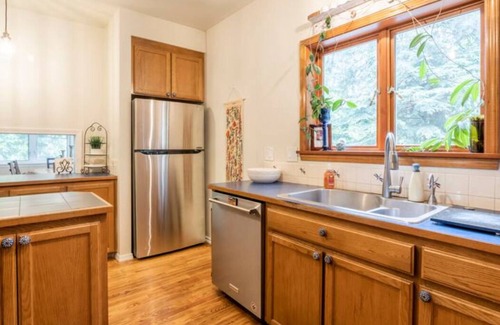 North Creek House | Magical Private House in Forest w/Hot Tub. Near Wineries!