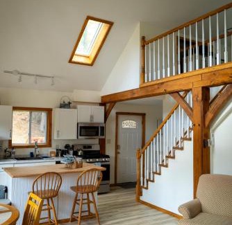 Newfane House | Magical Retreat Cottage, Autumn Colors and Waterfalls - Vermont Getaway