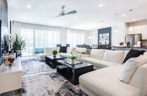 Kissimmee House | Magical Retreat: Luxurious Home Near Disney World