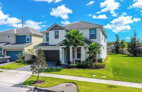 Kissimmee House | Magical Retreat: Luxurious Home Near Disney World