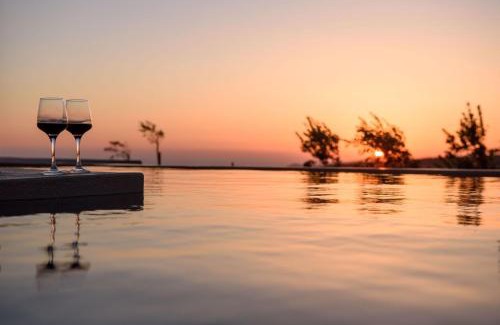 Santorini Villa | Magical Santorini Villa 3 Bedrooms Royal Solstice Retreat Private Pool & Sunset View Pyrgos