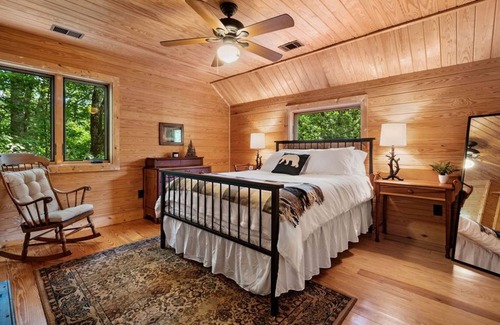 Dahlonega Cabin | Magical, Secluded Riverside Retreat in Winery Country! Sleeps 8.