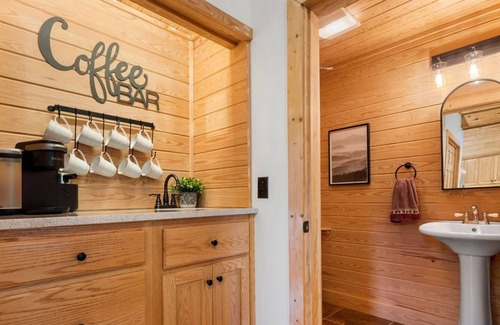 Dahlonega Cabin | Magical, Secluded Riverside Retreat in Winery Country! Sleeps 8.