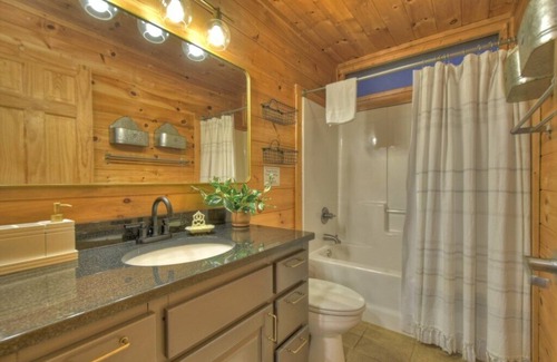 Fry Cabin | Magical Setting & Fisherman's Paradise!