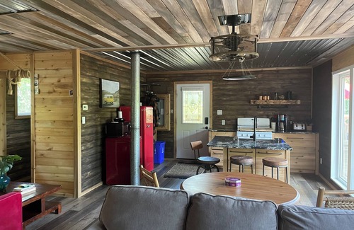 Regina Beach Cabin | Magical times at Regina Beach!n2 self contained units in the one cabin.