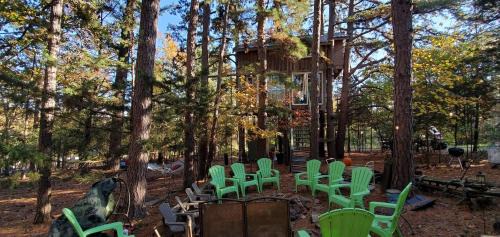 Grubville House | Magical Tree House Rental Nestled in the Woods on Farm Retreat near St. Louis, Missouri