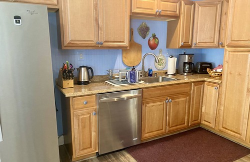 Marshall House | Magical Unicorn Hollow/Wineries/Great Meadows EventsnFully furnished apartment