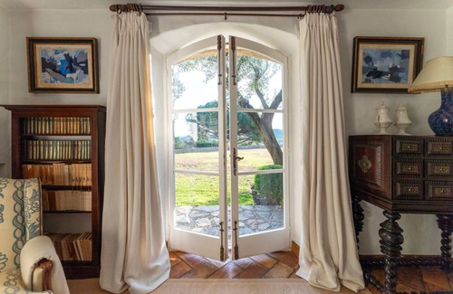 La Mole House | Magical Villa 40 acres w/Pool, AC - Côte de Provence vineyard - Golfe St Tropez