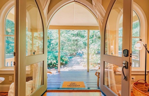 Irvington House | Magical wooded cottage pool +priv hottub walk2town