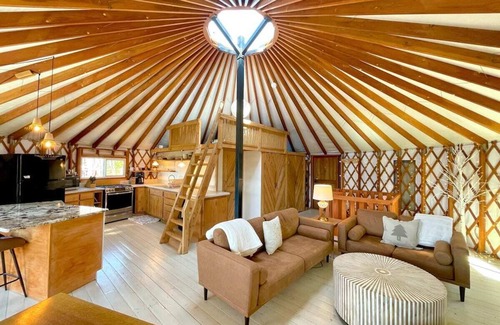 Sandpoint Cabin | Magical Yurt in the Forest - 4 seasons of fun!