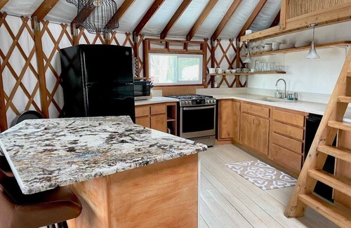 Sandpoint Cabin | Magical Yurt in the Forest - 4 seasons of fun!