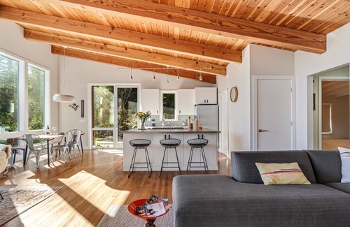 Cazadero House | MagicMadrone-Astonishing Views!Chill Home Top of Redwoods!Stylish,HotTub/WiFi