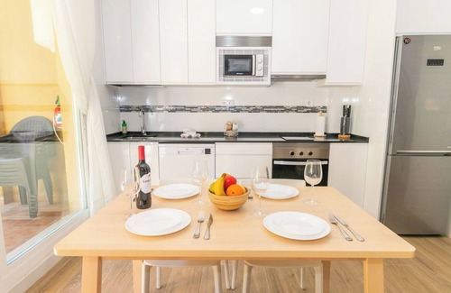 Los Canos de Meca Apartment | Magnífica duplex renovado con piscina garaje y jardín, frente a la playa de.