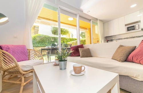 Los Canos de Meca Apartment | Magnífica duplex renovado con piscina garaje y jardín, frente a la playa de.