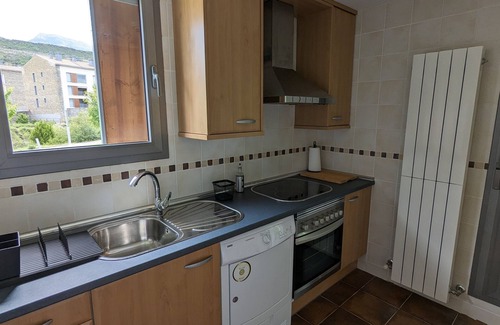 Abena Apartment | Magnífico Apartamento en Pirineos con Piscina y Cerca de Pistas de Esquí