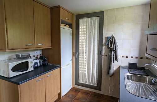 Abena Apartment | Magnífico Apartamento en Pirineos con Piscina y Cerca de Pistas de Esquí