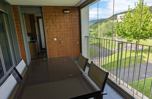 Abena Apartment | Magnífico Apartamento en Pirineos con Piscina y Cerca de Pistas de Esquí