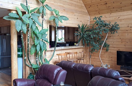 Dunchurch House | Magnetawan River beauty, located on 10 acres very peaceful and private.