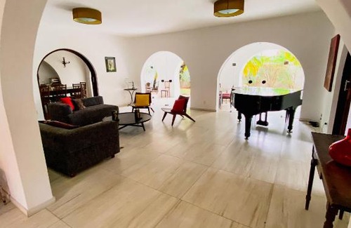 Cotia House | Magnífica casa no coração da Granja Viana