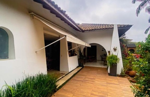 Cotia House | Magnífica casa no coração da Granja Viana