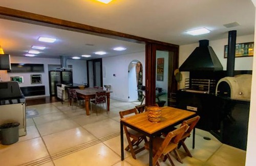 Cotia House | Magnífica casa no coração da Granja Viana