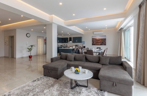 Xaghra Villa | Magnifica Gozitan Villa Pool And Jacuzzi, Xagħra Gozo, Malta