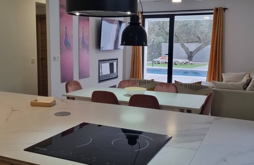 Guillena Villa | Magnifica Villa Piscina 100% Privada Entre Encinas
