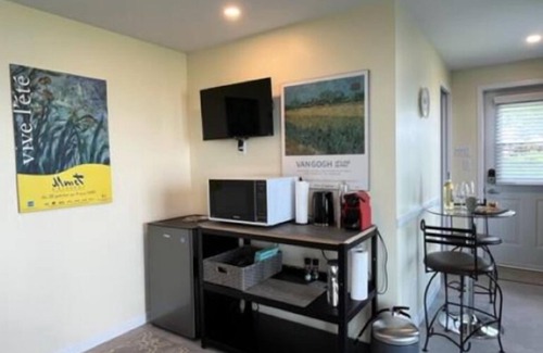 Notre-Dame-du-Portage Apartment | Magnificent sea views and sunsets!