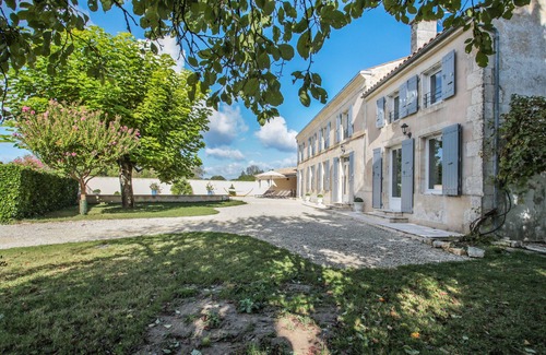Saint-Georges-du-Bois Villa | Magnificent Charentais Villa with Pool & Garden