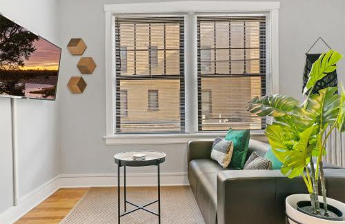West Lakeview Apartment | Magnificent 1BR Apt in Chicago - Belmont B3