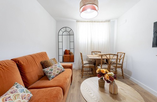 Pueblo Nuevo Apartment | Magnificent 3 Bedroom Flat in Madres Plaza de Mayo - Spacious and Comfortable -Madrid