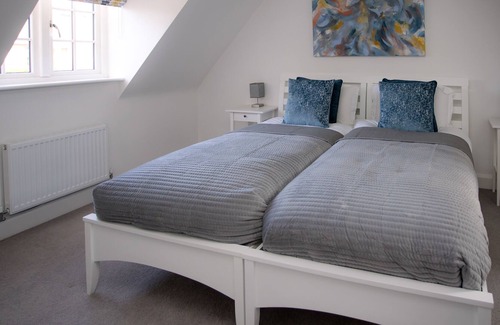 Saunderton House | Magnificent 4-bed home with stunning views weekly/monthly discounts available