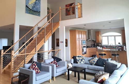 Hamburg House | Magnificent 5000 Square Foot Home Overlooking 18 Hole Golf Course