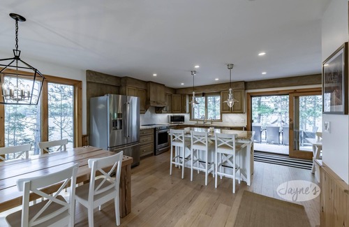 Algonquin Highlands Cottage | Magnificent 6 bedroom, 2 bath cottage, panoramic view of Kawagama Lake! 2 acres!