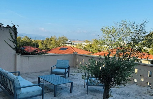 Valence House | Magnificent 9-person house close to town center.