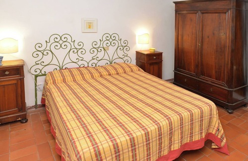 Guasticce Other | Magnificent apartment in the Tuscan countryside with swimming pool