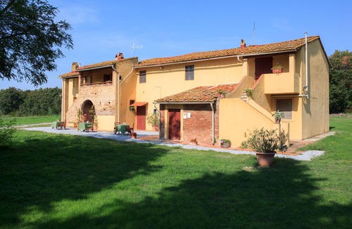 Guasticce Other | Magnificent apartment in the Tuscan countryside with swimming pool