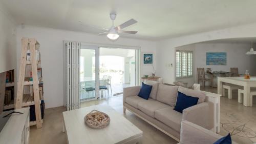 Zinkwazi Beach House | Magnificent beach house with stunning ocean views!
