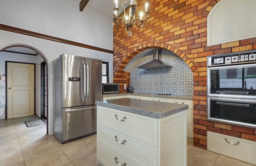 Sunnyhills House | Magnificent Beachfront Mansion - Pool