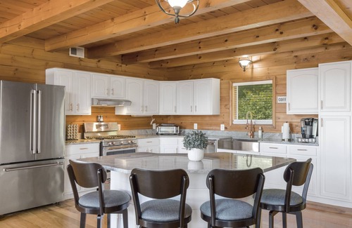 Bluemont House | Magnificent Bluemont Lodge with 5 Bedrooms 3 Baths