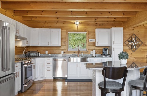 Bluemont House | Magnificent Bluemont Lodge with 5 Bedrooms 3 Baths
