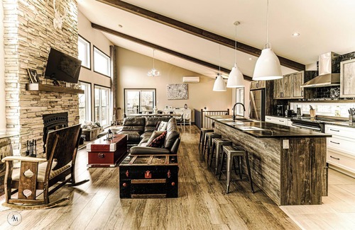 Gore House | Magnificent cottage on Lac Barron, near Morin-Heights, navigable lake