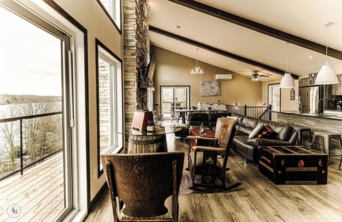 Gore House | Magnificent cottage on Lac Barron, near Morin-Heights, navigable lake