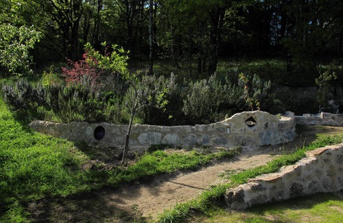 La Fouillade House | Magnificent country house near Najac. With large lush garden planted with trees