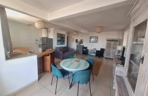 Centre-Ville Apartment | Magnificent F2 sea view 2 steps from the lagoon of Saint Pierre