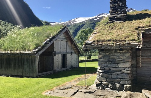 Møre og Romsdal Ski Chalet | Magnificent farm from the 18th century with the possibility of salmon fishing