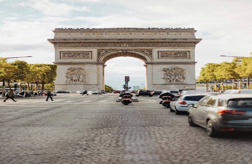 8th Arrondissement Apartment | Magnificent Flat - 2BR/6P - Champs Elysées