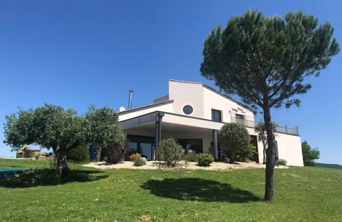 Beaumont-de-Lomagne House | Magnificent house 240 m2 with swimming pool facing the lake