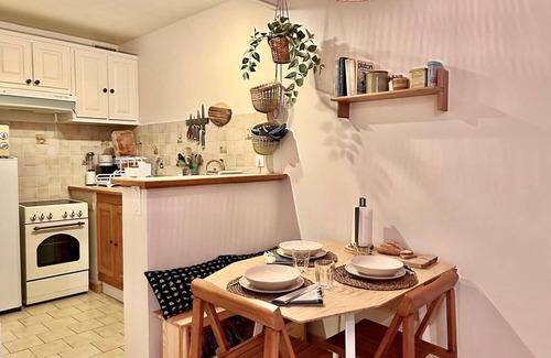 Esparron-de-Verdon Apartment | Magnificent studio terrasse overlooking lake esparron 4 pers.